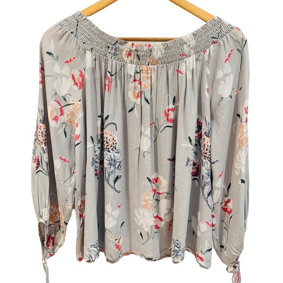 Astr The Label Floral Top in Gray with Off the Shoulder Styling sz M - Picture 3 of 12